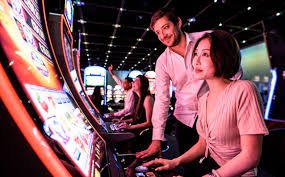 Tampilan dashboard platform lomboktoto menampilkan katalog permainan slot, live casino, dan menu sportsbook