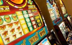 Dasbor permainan slot dengan akses navigasi Mahjong Ways, Gates of Olympus, Fortune Tiger dan Aviator